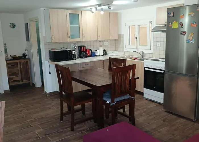 Semesterbostad Thor Freyjas Of Poseidonia Syros House *