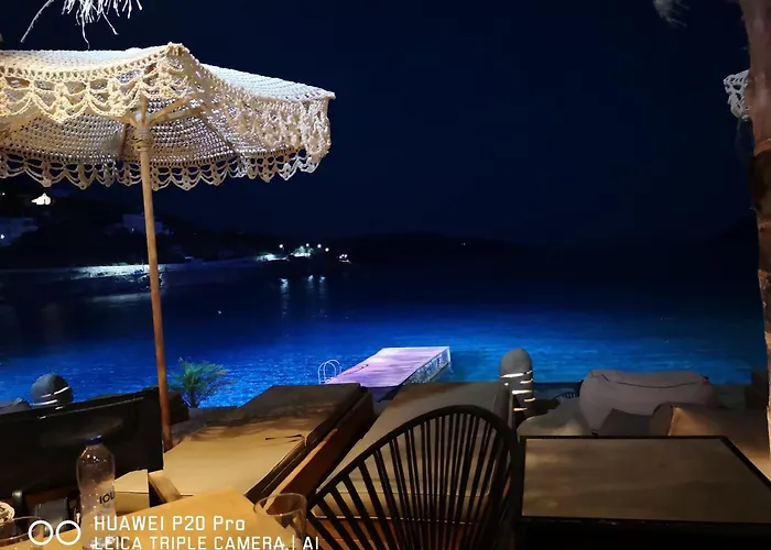 Thor Freyjas Of Poseidonia Syros House * Posidhonía